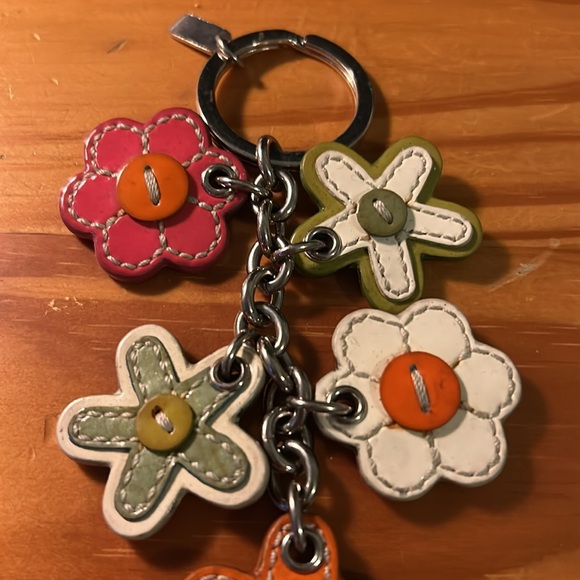 Vintage Coach Leather Flowers Key Fob - Picture 4 of 5